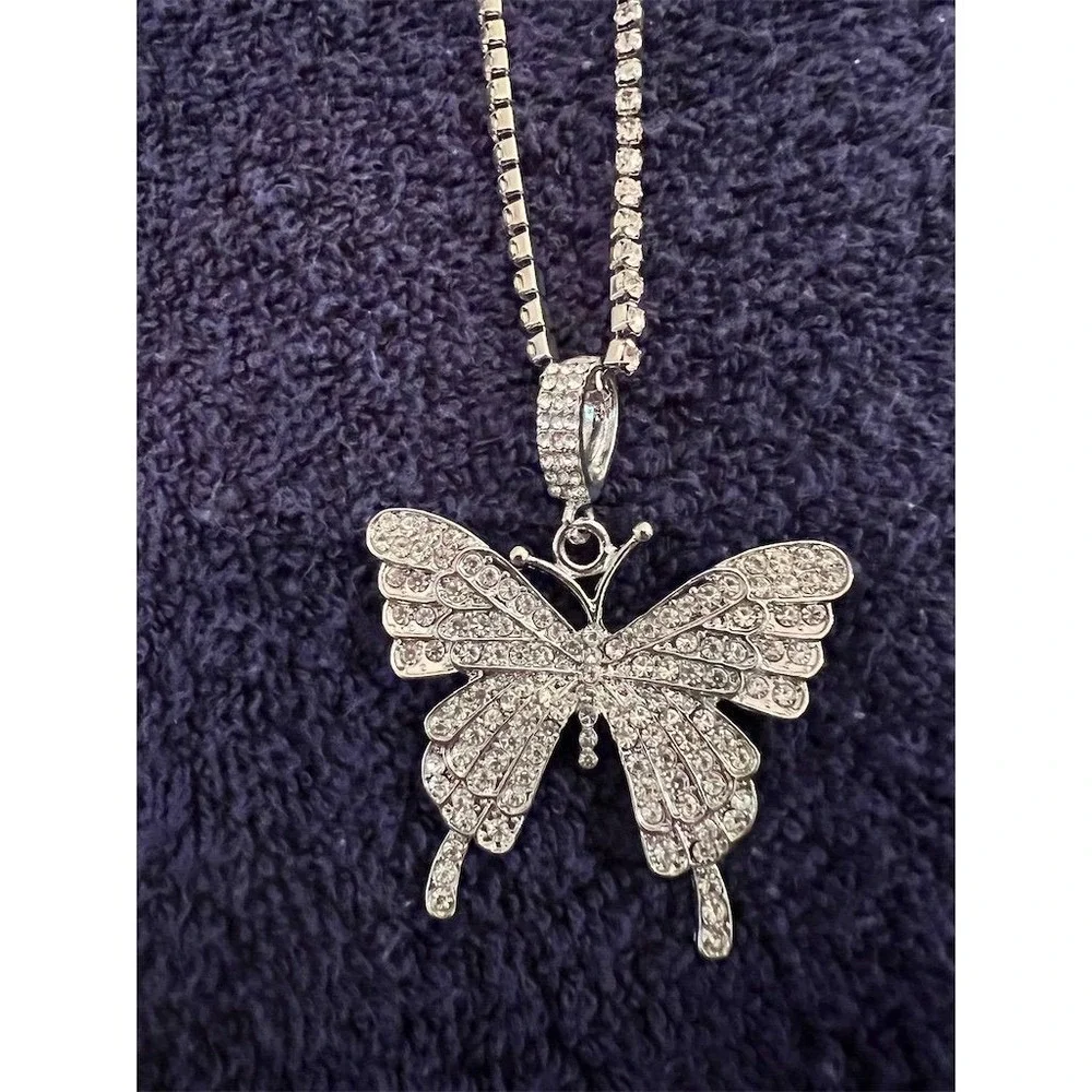 Huerta Jewelry‎ grunge Rhinestone Butterfly Pendant Necklace Silver Tone